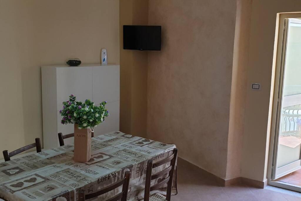קסטלמולה Borgo San Giorgio Apartment מראה חיצוני תמונה